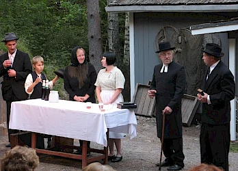Kuva Kuivalahden kesäteatterin näytöksestä Tuuterin Linda 2008 - 13