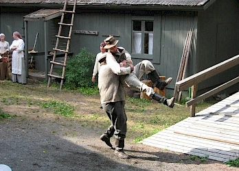 Kuva Kuivalahden kesäteatterin näytöksestä Torpparin poika 2005 - 7