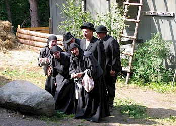 Kuva Kuivalahden kesäteatterin näytöksestä Torpparin poika 2005 - 15