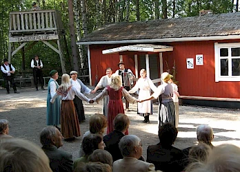 Kuva Kuivalahden kesäteatterin näytöksestä Kaunissaaren Valssi 2007 - 11
