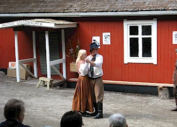 Kuva Kuivalahden kesäteatterin näytöksestä Kaunissaaren Valssi 2007 - 8
