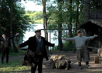 Kuva Kuivalahden kesäteatterin näytöksestä Parast unhotta tomne 2011 - 11