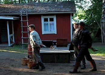 Kuva Kuivalahden kesäteatterin näytöksestä Parast unhotta tomne 2011 - 12