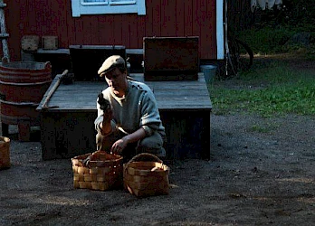 Kuva Kuivalahden kesäteatterin näytöksestä Parast unhotta tomne 2011 - 13