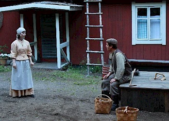 Kuva Kuivalahden kesäteatterin näytöksestä Parast unhotta tomne 2011 - 17