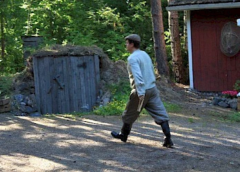 Kuva Kuivalahden kesäteatterin näytöksestä Parast unhotta tomne 2011 - 2