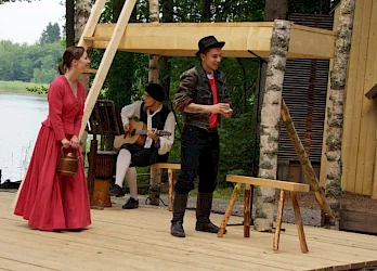 Kuivalahden kesäteatterin näytelmä Paimentyttö ja Anna Rogel (2013)